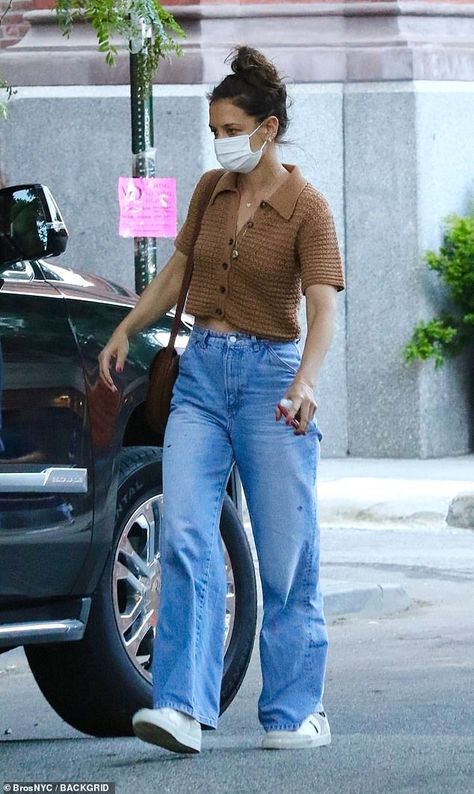 Katie Holmes shows off her midriff in a knitted crop top on a dinner date with her dad in NYC | Daily Mail Online Knitted Crop Top, Katie Holmes, Dinner Date, Light Wash Jeans, Girl Crush, Daily Mail, Mom Jeans, York City, New York City