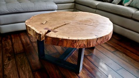 In this video, I'll show you how to build a live edge coffee table, and how to flatten the live edge slab ... Wood Slice Coffee Table, Live Edge Wood Furniture, Wood Slab Dining Table, Wood Slab Table, Live Edge Furniture, Live Edge Coffee Table, Slab Table, Easy Wood, Live Edge Wood