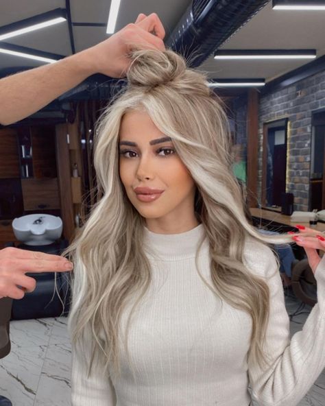 Ahmet ekinci on Instagram: “@ahmetekinciofficiall hair EXTENSIONS 🔛 for an appointment 📩 . #hairgolas #behindthechair #balyageeducation #balyage…” Ash Blonde Money Piece, Winter Hair Colour For Blondes, Ice Blonde Hair, Perfect Blonde Hair, Bright Blonde Hair, Icy Blonde Hair, Ash Blonde Balayage, Cool Blonde Hair, Ash Blonde Hair