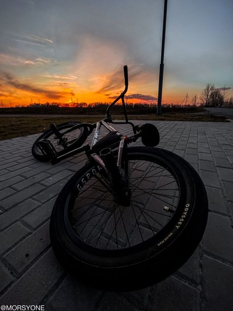 Bmx Bikes Aesthetic, Bmx Aesthetic, Sunday Bmx, Black Bmx, Bmx Street, Bmx Frames, Skateboard Aesthetic, Bike Aesthetic, Bmx Bicycle