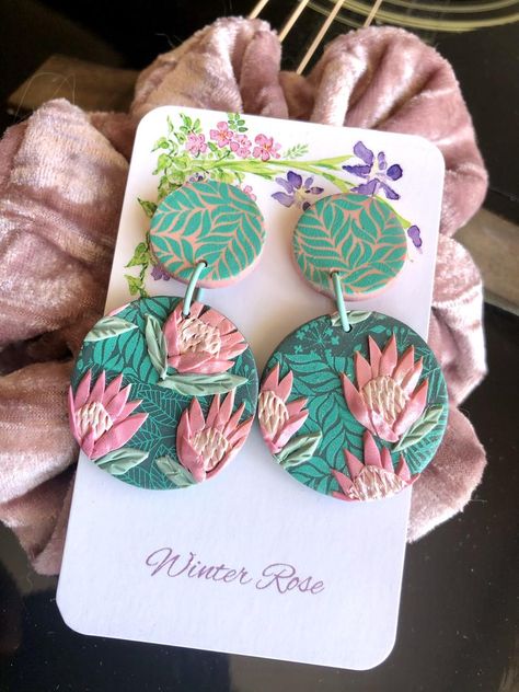 Protea Clay Earrings, Protea Polymer Clay Earrings, Protea Earrings, Polymer Clay Earring Ideas, Clay Flower Earrings, Clay Earring Ideas, Clay Flower Jewelry, Art To Sell, Clay Embroidery