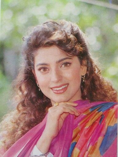 Cute Juhi Chawla Juhi Chawla 90s, 90s Bollywood Actress, 90s Actors, Juhi Chawla, Bollywood Posters, Indian Star, Indian People, 90s Bollywood, Bollywood Outfits