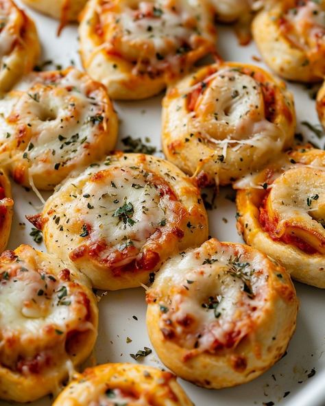 Pizza Roll Recipe, Homemade Comfort Food, Mini Pizzas, Appetizers Easy Finger Food, Grilled Cheese Recipes, Pizza Recipes Homemade, Pizza Rolls, Delish Recipes, How To Cook Sausage