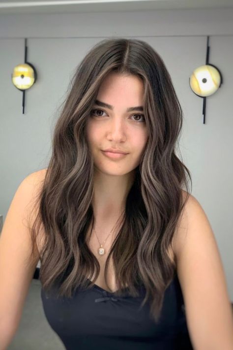 35 Grey Blending Highlights Brunette - Stylish Hair Ideas Grey Blending Highlights Brunette, Blending Highlights, Grey Blending Highlights, Gray Highlights Brown Hair, Brown Hair With Silver Highlights, Ash Brunette, Greying Hair, Brunette Tones, Highlights Brunette