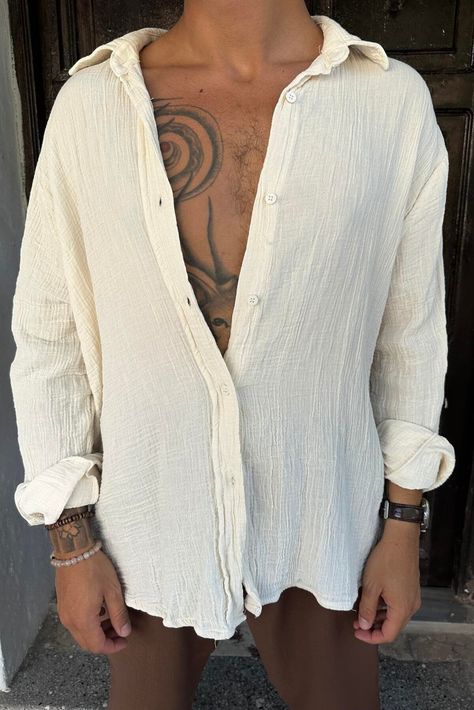 Men Casual Beach Outfit, Loose Clothing Style Men, Loose White Shirt Men, Oversized Shirt Men Outfits, Linnen Shirts For Men, Men’s Summer Linen, Men’s Linen Shirt, Men’s White Linen Shirt Outfit, Village Clothing