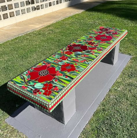 Diy Garden Table, Easy Mosaic, Mosaic Art Diy, Mosaic Table Top, Mosaic Garden Art, Diy Home Decor Crafts, Mosaic Madness, Mosaic Art Projects, Mosaic Tile Art