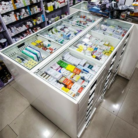 Medicine Store Interior, Small Pharmacy Design Ideas, Pharmacy Organization Ideas Retail, Pharmacy Storage, Small Pharmacy Design, Pharmacy Aesthetic, Pharmacy Rack Design, Pharmacy And Convenience Store, Modern Pharmacy