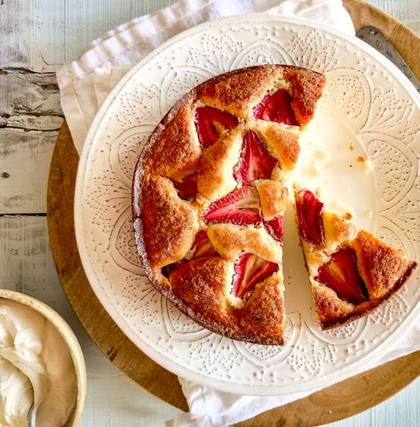 Ricotta Dishes, Raspberry Ricotta Cake, Spring Strawberries, Strawberry Ricotta, Sweet Ricotta, Whipped Mascarpone, Baking Lessons, Strawberry Tart, Ricotta Cake