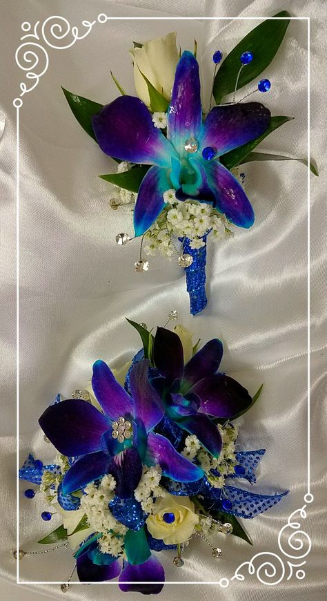 Electric blue orchids. Design by Denna Gundrum Penny's Florist Shop Greenfield Indiana. Grad Flowers, Blue And Purple Orchids, Blue Orchid Wedding, Orchid Corsage, Blue Dendrobium Orchids, Boutonniere Ideas, Prom Flowers Corsage, Orchid Boutonniere, Orchid Corsages