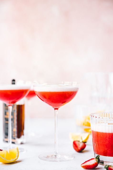 No egg whites needed for this delicious Vegan Strawberry Pisco Sour! Whipped aquafaba (chickpea liquid) is the perfect vegan alternative to eggs and makes for a light, frothy drink. #piscosour #veganpiscosour #aquafaba #vegancocktails #cocktailrecipes #cocktails #peru #chile #foodphotography #drinkphotography | crowdedkitchen.com Vegan Cocktails, Vegan Chocolate Mousse, Strawberry Mousse, Pisco Sour, Sweet Cocktails, Homemade Hummus, Boozy Drinks, Vegan Alternatives, Strawberry Puree