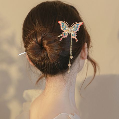 Easy Party Hairstyles, Painted Butterfly, Fashion Butterfly, Stick Notes, Butterfly Hair Clip, Butterfly Clips, Hair Stick, Butterfly Hair, Party Hairstyles