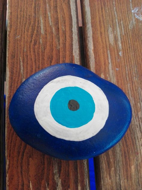 Evil Eye Stone Painting, Evil Eye Painted Rocks, Evil Eye Rock Painting, Painting Evil Eye, Evil Eye Painting, Greece Nails, Stones Painting, Evil Eye Stone, Reiki Room