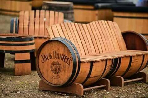 Jack Daniels Bench Wooden Barrels, Bar Deco, Whiskey Barrel Furniture, Barrel Projects, Wine Barrel Furniture, Barrel Decor, Whisky Barrel, Barrel Furniture, Bench Designs