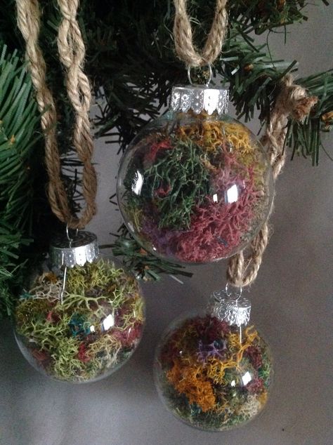 Fairy Core Christmas, Moss Ornaments, Witchy Ornaments, Enchanted Forest Christmas Tree, Yule Traditions, Pagan Christmas, Yule Crafts, Christmas Forest, Natural Christmas Decor