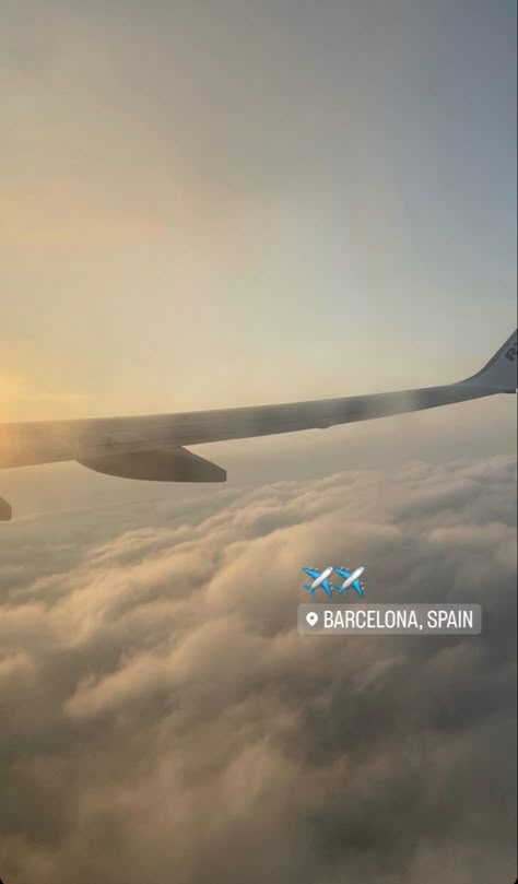 Airplane History, Travel Video Ideas, Travel Instagram Ideas, Spain Aesthetic, Airport Aesthetic, Holiday Stories, Photo Recreation, Barcelona City, Airport Travel