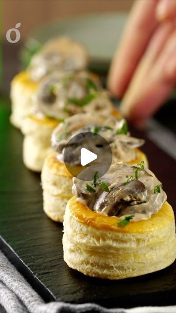 kiwilimón recipes on Instagram: "Creamy Mushroom Vol-au-vents The ideal no-fuss fancy food, these creamy mushroom vol-au-vents are the easy New Year’s Eve appetizer recipe you were looking for. 😉✨ Featuring an unbeatable mushroom and cream cheese filling, these savory pastries are the perfect party canapé that will surely impress your guests. 😌 Full recipe in bio #Kiwilimon #KiwilimonRecipes #FoodLover #NewYearsEveRecipe #NewYearsEveRecipes #NewYearsEve #NewYearsEveAppetizer #NewYearsEveAppetizers #Appetizer #Appetizers #MushroomVolAuVents #Mushroom #VolAuVents" Fancy Savory Appetizers, Mushroom Canapes Appetizer Recipes, Mushroom Vol Au Vent Recipe, Vol Au Vents Recipe, Appetizer Recipes New Years Eve, Vol Au Vent Fillings, Canapes Ideas Easy, Mushroom Canapes, Vol Au Vent Recipe