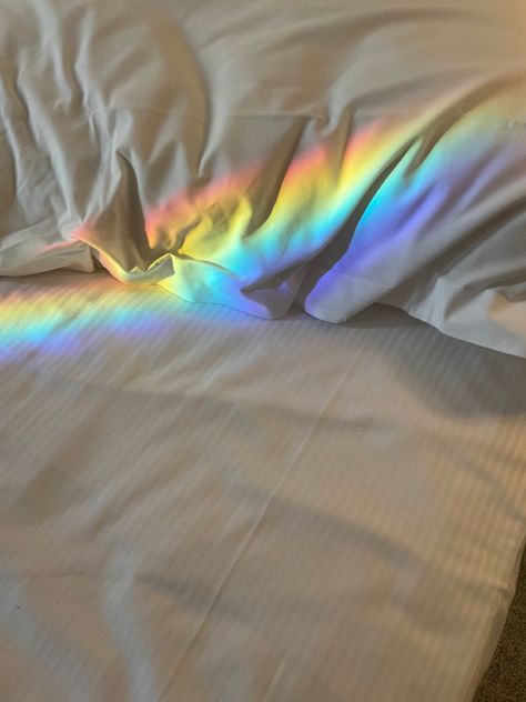 rainbow reflection on bed🧺 Rainbow Reflection Window, Rainbow Reflection Aesthetic, Rainbow Light Aesthetic, Archer Artwork, Spectrum Aesthetic, Rainbow Room Aesthetic, Shine Aesthetic, Reflection Aesthetic, Rainbow Aesthetics