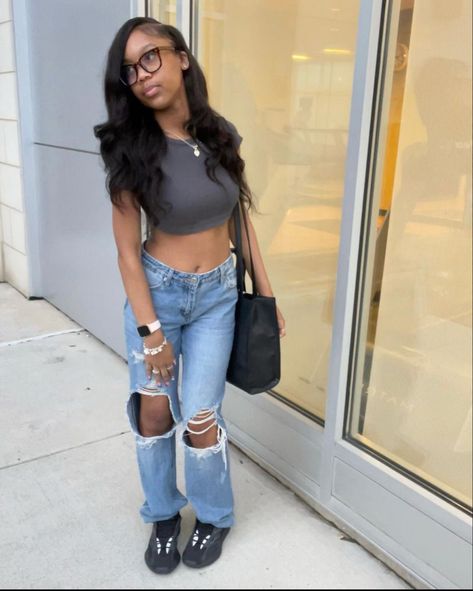 Shein Basics Outfits, Fade Carbon Yeezy Outfit, Cloudy Day Outfit Spring, Jeans Outfit Black Women, Yeezy Outfit, Mom Jeans Outfit, Yeezy 700, Cute Lazy Outfits, Tomboy Style Outfits