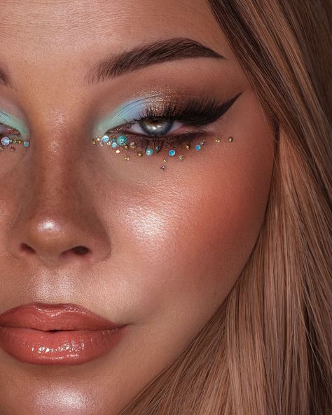 𝓢𝓾𝓶𝓶𝓮𝓻 𝓜𝓸𝓸𝓭 🍹🌴Which one is your favourite? by @ohhmels Mermaid Makeup Aesthetic, Dark Mermaid Makeup, Cat Makeup Look, Siren Photoshoot, Mermaid Eye Makeup, Discover Aesthetic, Dramatic Eyeliner, Pretty Looks, Carnival Makeup