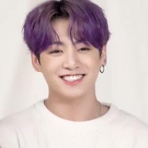 Jungkook Smile, Smile Icon, Hair Icon, Hair Color Purple, Jungkook Aesthetic, Most Handsome Men, Kpop Icons, Bright Eyes, Jungkook Cute