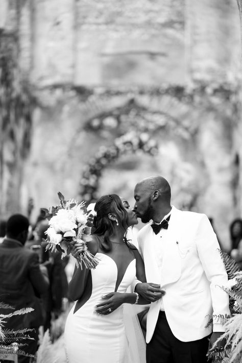 Black Wedding Couple Poses, Wedding Photos Black Couples, Black Couple Wedding Photos, Black Love Wedding, Haitian Wedding, Black Wedding Photos, Kingdom Marriage, Black Marriage, Bridal Party Attire