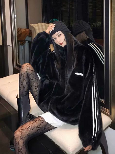 Winter Fur Coats, Jacket Long, Night Looks, Faux Fur Jacket, Fur Jacket, Adidas Jacket, Color Block, Coats For Women, Fur Coat