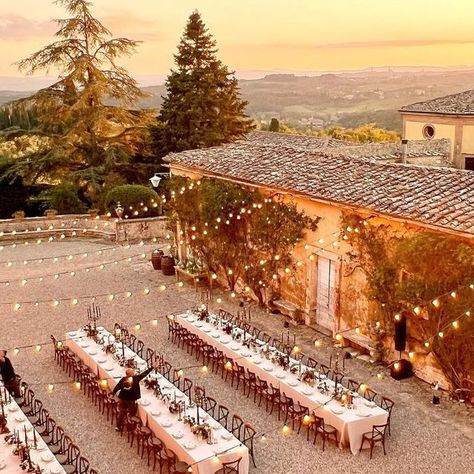 Villa Catignano on Instagram: "Dreamy atmosphere at @villa_catignano!!❤️ 🍂 Fall in Love… . Photo: @villa_catignano @marmoross Planner @lussoevents Location @villa_catignano Flower Design @flowersliving Photographer @sarah_anne_photo Videographer @whitelifestudio Caterer @class_ricevimenti Audio @audiovisualsiena makeup artist Music @fixthemusic Decor @pegandco_ Painter @buongiornoravello Rentals @preludiodivisionenoleggio Bar counter @eventinbar . @sspanic11 🫶 @weddedwonderland @vogueweddings @weddingchicks @italian_wedding_blogger @wedworldmagazine @weddingdecorinspiration #villacatignano #luxurywedding #dreamweddings #tuscanwedding #weddingabroad #elegantweddings #destinationweddingitaly #weddingplanning #weddingflorals #weddingcandles #weddingitaly #italyweddings #it Villa Catignano, Dark Romantic Wedding, Dream Wedding Locations, Destination Wedding Italy, Dreamy Atmosphere, Artist Music, Wedding Planning Decor, Tuscan Wedding, Dream Wedding Venues