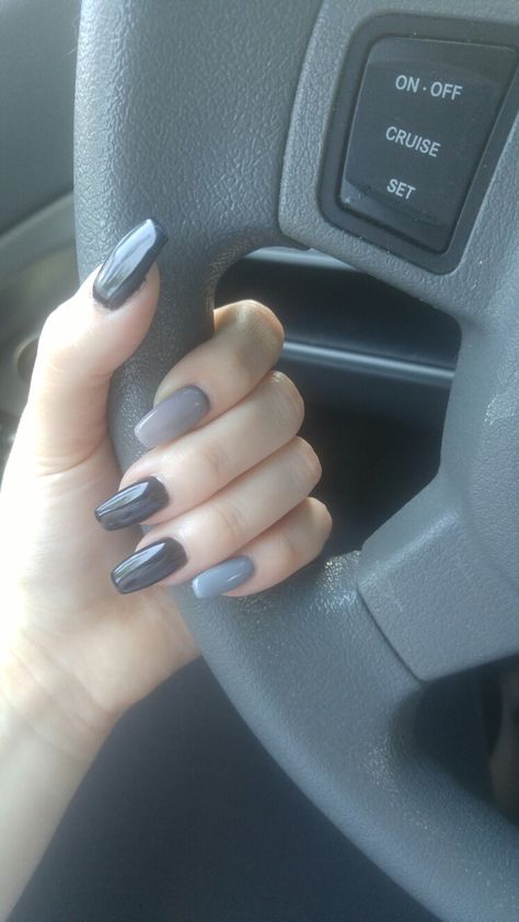 Coffin Nails black and grey Grey Scale Nails, Black And Gray Nails Ideas, Grey Fall Nails, Wedding Nails Black, Grey And Black Nails, Black And Gray Nails, Black And Grey Nails, Short Coffin Ombre, Ombre Nails Short