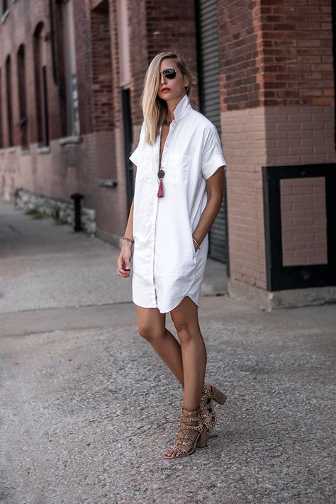 Madewell Sandals, Fashion Leggings Outfits, Casual Chic Spring, Minimalist Fashion Women, Linen Shirt Dress, Romantic Dress, Gold Choker, White Shirt Dress, On Repeat