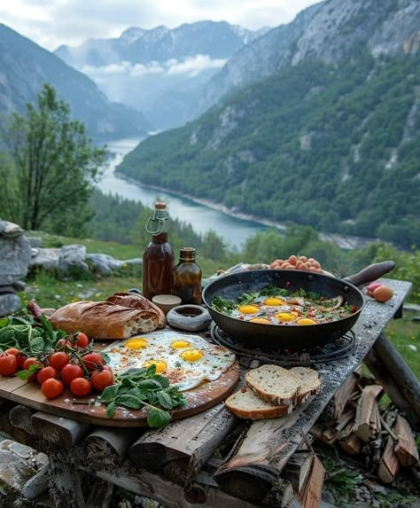 Camping Snacks, Camping Breakfast, Fair Food, Easy Camping Meals, Camping Aesthetic, Fall Camping, Outdoor Eating, Camping Essentials, Mountain Cabin