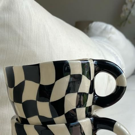 Pottery Checkered, Pottery Painting Ideas Checkered, Pottery Painting Checkered, Checkered Pottery Painting, Checkered Pottery, Checkered Mug, Color Me Mine Mug, Color Me Mine Ideas Mugs, Ceramics Mug Ideas