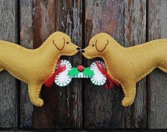 Golden retriever ornament | Etsy Christmas Garland Sewing, Felt Golden Retriever, Embroidery Stem Stitch, Golden Retriever Ornament, Perros Golden Retriever, Dachshund Pattern, Felt Dog, Golden Retriever Christmas, Felt Animal Patterns