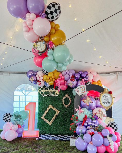 MC Decorations Balloons & More! on Instagram: “Graciana in Wonderland 🔑🌹🐰 . . . . . . . . . . . . . . . . . . . . . . . #aliceinwonderland #alice #downtherabbithole #firstbirthday…” Fancy Party Decorations, Alice In Wonderland Crafts, Wonderland Party Decorations, Alice In Wonderland Decorations, First Birthday Balloons, Fairy Garden Birthday Party, Alice In Wonderland Tea Party Birthday, Onederland Birthday Party, Alice In Wonderland Cakes