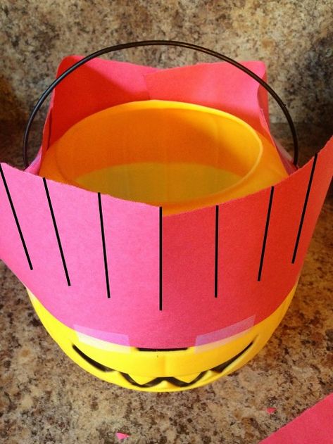 Halloween Pokeball Candy Bucket Tutorial Pokeball Halloween Bucket, Diy Pokeball, Fall Fun Food, Pokemon Halloween, Pokemon Ball, Candy Bucket, Halloween Buckets, Black Construction Paper, Halloween 2022