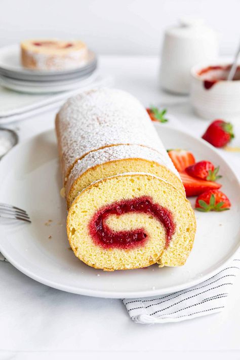 Strawberry Swiss Roll Cake recipe is easy to make. A spongy, fluffy cake filled with quick, homemade strawberry jam. Perfect for picnics and celebrations. Learn how to make it with a quick video that is included in the post. #strawberry #strawberries #strawberryswissroll #swissrollcake #rollcakerecipe #strawberryswissrollcake #springdesserts #summerdesserts Strawberry Swiss Roll Cake, Strawberry Swiss Roll Cake Recipe, Jam Swiss Roll, Swiss Roll Cake Recipe, Strawberry Swiss Roll, Roll Cake Recipe, Strawberry Roll Cake, Sponge Cake Filling, Resepi Biskut