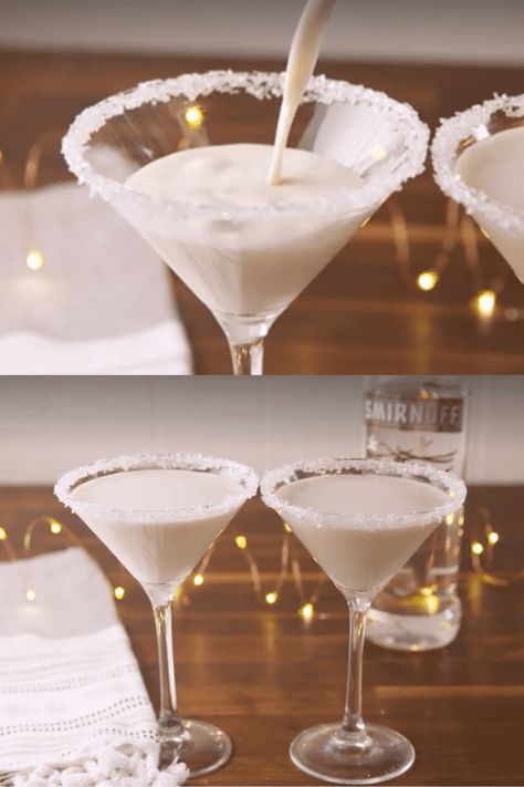 Snowflake Martini to try this Christmas! Here are over 22 Christmas cocktail recipes for festive drinks that will get everyone in the Christmas spirit. #christmas #cocktail Melted Snowman Martini, Holiday Martinis Christmas, Winter Martini Recipes, Snowflake Martini Recipe, Snow Cocktail, 1920s Cocktails, White Christmas Cocktail, Snowflake Martini, Snowflake Cocktail