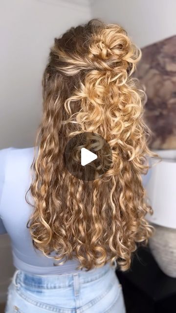 45K views · 3K likes | Candace Stuller on Instagram: "Tried this viral half-up hairstyle and LOVE it on curly hair! 😍 Save to try later!⁣ ⁣ Yes or no?! ⁣ ⁣ *Just flipping through the bun! Then I pulled at the hairs left out to make the bun a bit smaller and adjust for a messier look! ⁣ ⁣ #halfuphalfdown #curlyhairstyles #viralhairstyles #hairstyletutorial #hairblogger" Half Up Curly Long Hair, Natural Curl Half Up Half Down Wedding, Curly Hair Pulled Back Half Up, Naturally Curly Half Up Wedding, Half Updo Wavy Hair, Updo Curled Hairstyles, Messy Half Up Half Down Curly Hair, Half Up Hairstyles For Curly Hair, Natural Curly Half Up Half Down