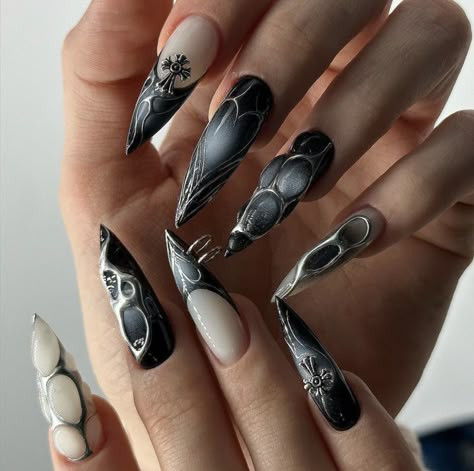 Dark Nail Designs, Witchy Nails, Punk Nails, Gothic Nails, Goth Nails, Grunge Nails, Nail Swag, Dark Nails, Fire Nails