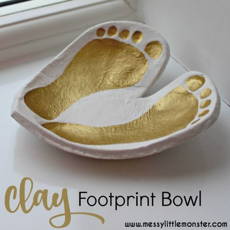 DIY clay Footprint Bowl Keepsake instructions.  A perfect DIY kid made gift created from air drying clay. Use prints from babies, toddlers and preschoolers, or even older children to create this cute footprint craft. Footprint Heart, How To Make Salt Dough, Bowl Clay, Salt Dough Crafts, Clay Dish, Footprint Keepsake, Footprint Craft, Homemade Clay, Footprint Crafts