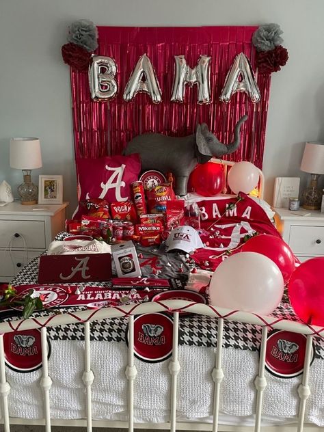 Commitment Party College, College Bed Acceptance, College Acceptance Bed Party, College Acceptance Bed Decorating, Bama Bed Party, Bed Parties College, Alabama Bed Party, University Of Alabama Acceptance, Bed College Decision