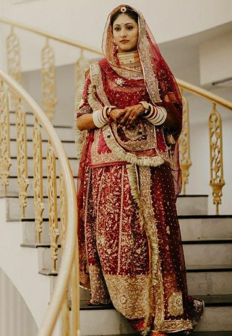 Indian Romance, Rajasthani Bride, Indian Dresses For Women, Rajasthani Dress, Rajputi Dress, Trendy Outfits Indian, Winter Fashion Outfits Casual, Indian Dresses Traditional, Indian Bridal Wear