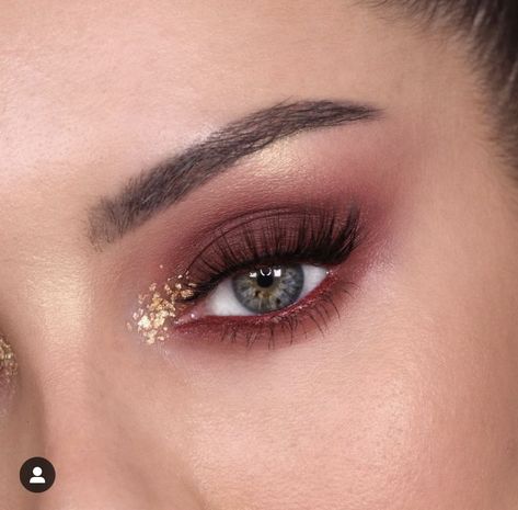 Hoco Eyeshadow, Editorial Eyeliner, Plum Eye Makeup, Maroon Makeup, Maroon Eyeshadow, Red Smokey Eye, Prom Makeup For Brown Eyes, Chloe Morello, Highlight Makeup