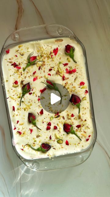 Rose Tiramisu, Dawat Ideas, Crowd Pleasing Desserts, Rooh Afza, Desserts Simple, Eid Recipes, Rose Syrup, Eid Food, Desserts With Biscuits