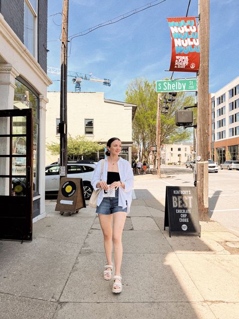 Chunky Sandals Aesthetic, Chunky Sandals Outfit Aesthetic, White Sandal Outfits, White Chunky Sandals Outfit, Chunky Sandals Outfit Summer, Chunky Sandals Outfit Street Style, White Sandals Outfit, Chunky Sandals Outfit, White Chunky Sandals