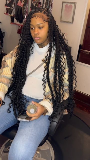 CEO - @jutherealisttt on Instagram: "bohemian knotless 🔥 ——————————————————— DECEMBER SALE STILL GOING ON!" Loc Curly Ponytail, Over Locs Hairstyles, Hairstyles Over Dreads, Knotless Braids Over Locs, Hairstyles Over Locs, Braids Over Locs, Locks Styles, Loc Colors, Birthday Hairstyle