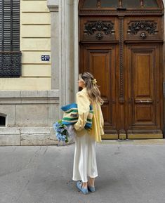 Blue Ballet Flats Outfit, Soft Feminine Outfits, Dinner Outfit Casual, Blue Ballet Flats, Yellow Outfits, Latina Outfits, Lunch Date, Business Casual Outfits For Work, Looks Party