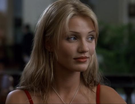 Cameron Diaz Short Hair, Cameron Diaz The Mask, Cameron Diaz 90s, Tina Carlyle, Cameron Diaz Hair, Rachel Mcadams Hair, Beer For Hair, Jennifer Lopez Hair, Hula Dance