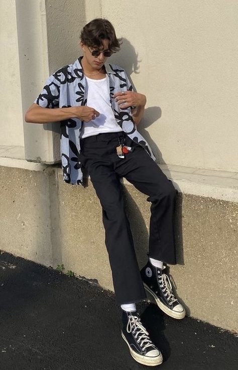 Look 80s, Trendy Boy Outfits, Aesthetic Outfits Men, Street Style Outfits Men, Mens Outfit Inspiration, Outfits With Converse, Mens Fashion Streetwear, Stylish Mens Outfits, Streetwear Men Outfits