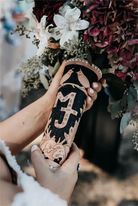 We have listed down 18 best western wedding ideas for you - all the charming elements and details that make it the best choice for an event as momentous as your wedding. Western Gothic Wedding, Gothic Western Wedding, Western Guest Book, Black And White Western Wedding, Western Wedding Theme, Western Wedding Ideas, Western Wedding Cakes, Country Relationships, Country Western Wedding