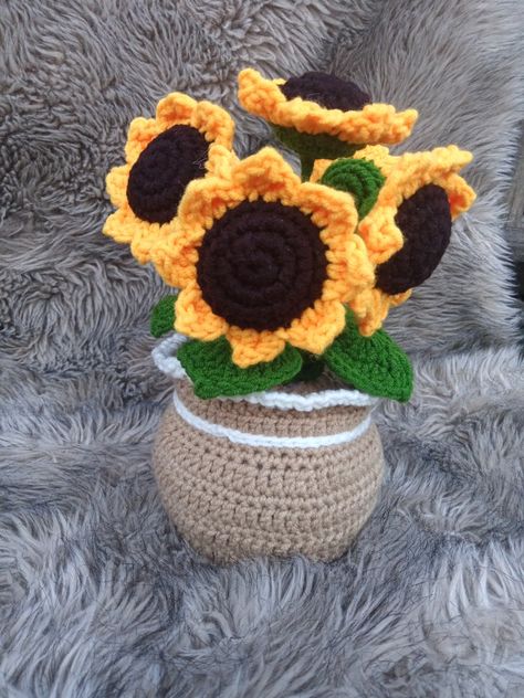 Flower in a pot Sunflower In A Pot, Flower In A Pot, Crochet Sunflower, Sunflower, Projects To Try, Crochet, Flowers